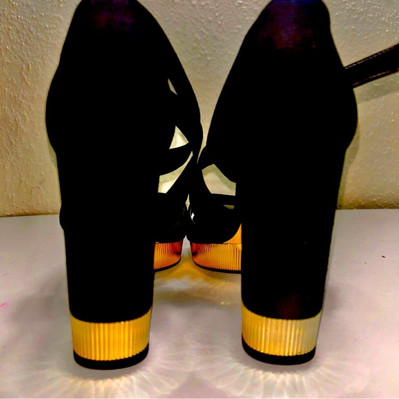 Stunning MICHAEL KORS platform suede sandal with chunky gold heel. - Picture 4 of 12